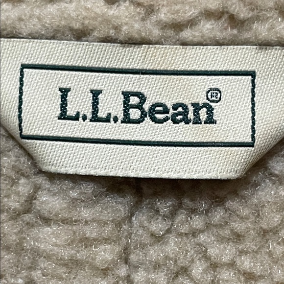 L. L. Bean Women's Tan Faux Suede And Sherpa Vest. Good Condition. Size L Reg. - Picture 4 of 8